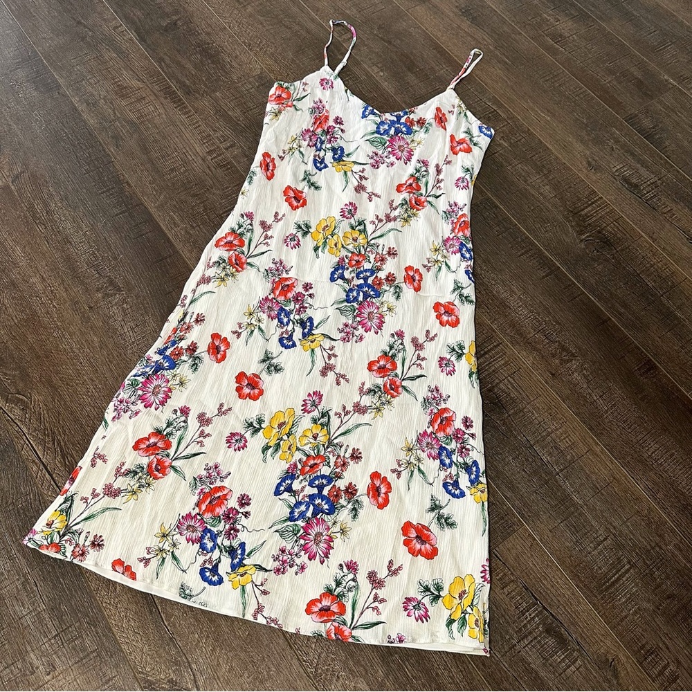 Express Size Medium Floral Vneck Knee Length Dress Women’s Cottagecore Spring